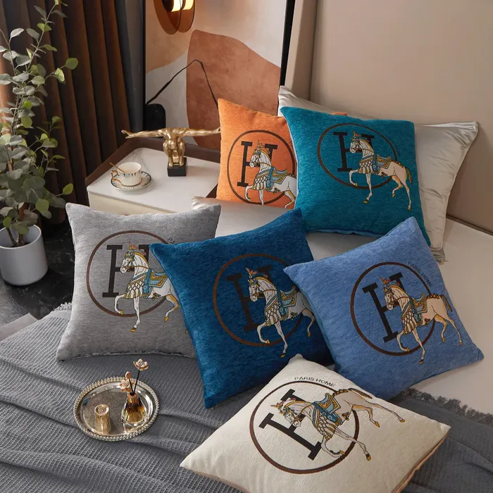 Chic 45*45cm horse embroidered jacquard pillow cover