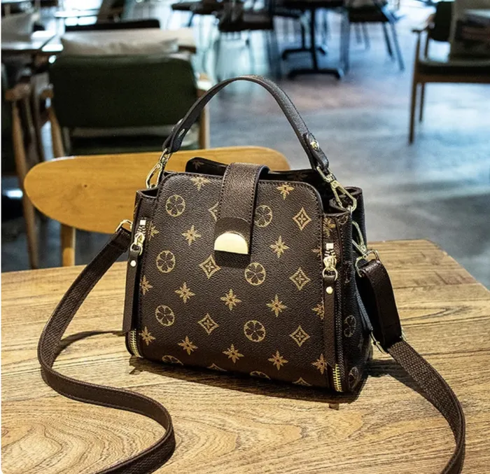 Luxury crossbody shoulder bag for women Replica Louis Vuitton