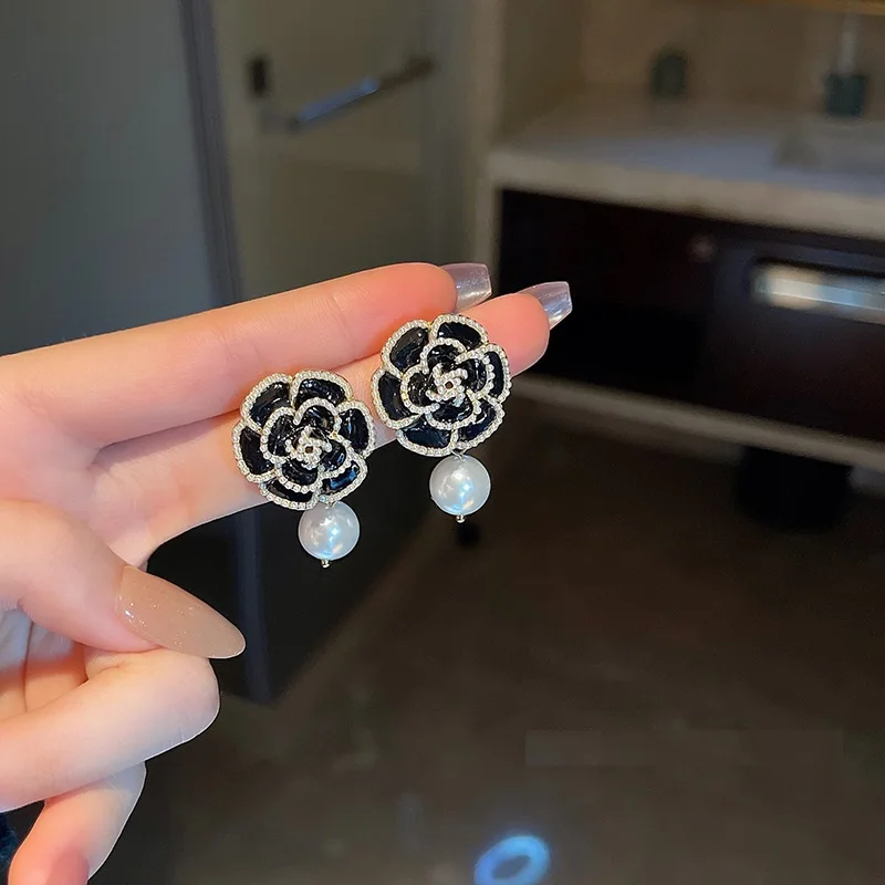 2024 luxury quality camellia pearl earrings for women